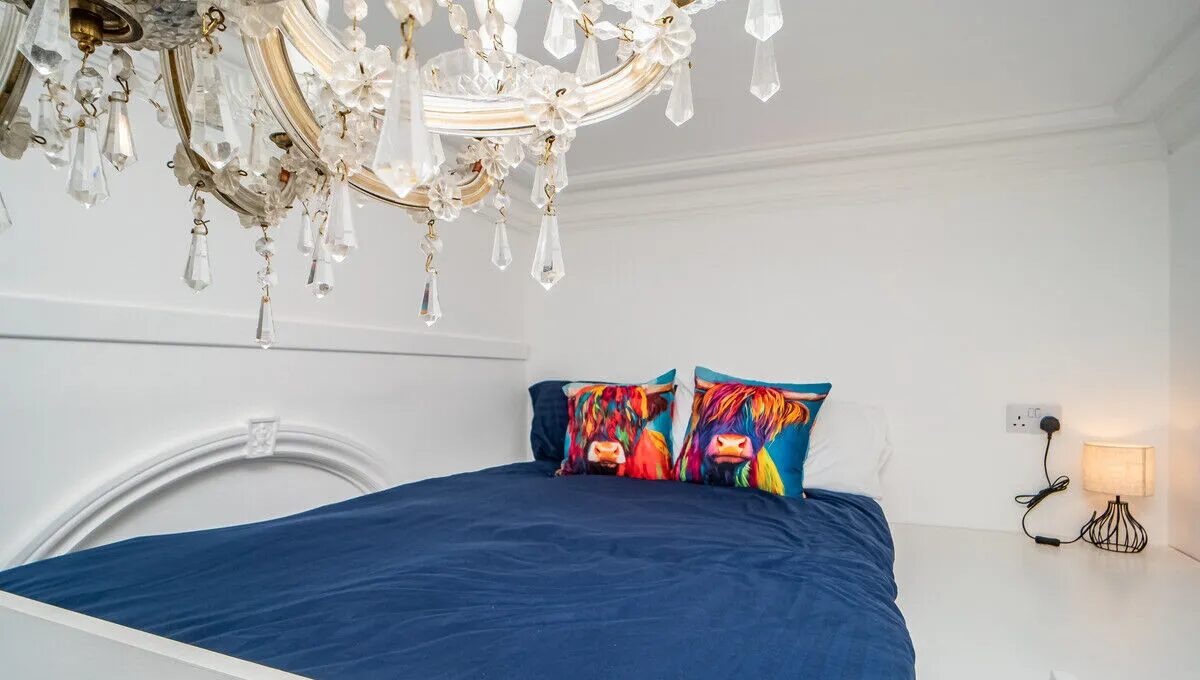 Principal bedroom