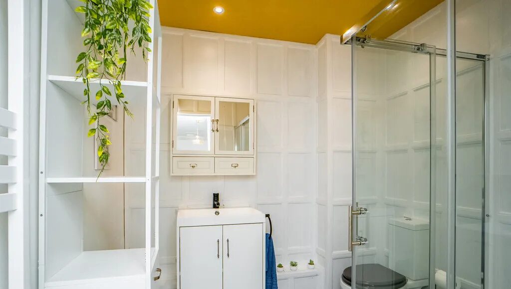 Second shower room