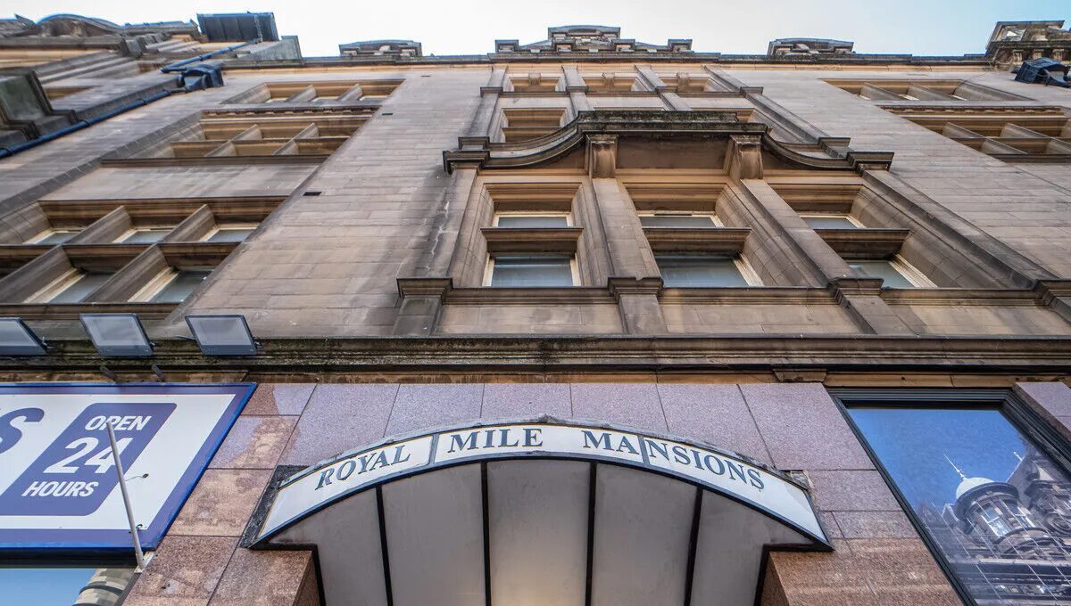 Royal Mile Mansions entrance
